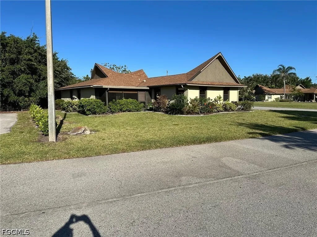 4266 Island Circle Fort Myers FL 33919