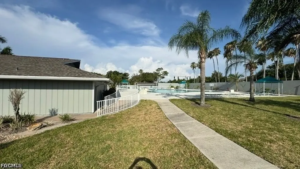 4266 Island Circle Fort Myers FL 33919