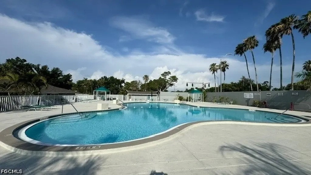 4266 Island Circle Fort Myers FL 33919