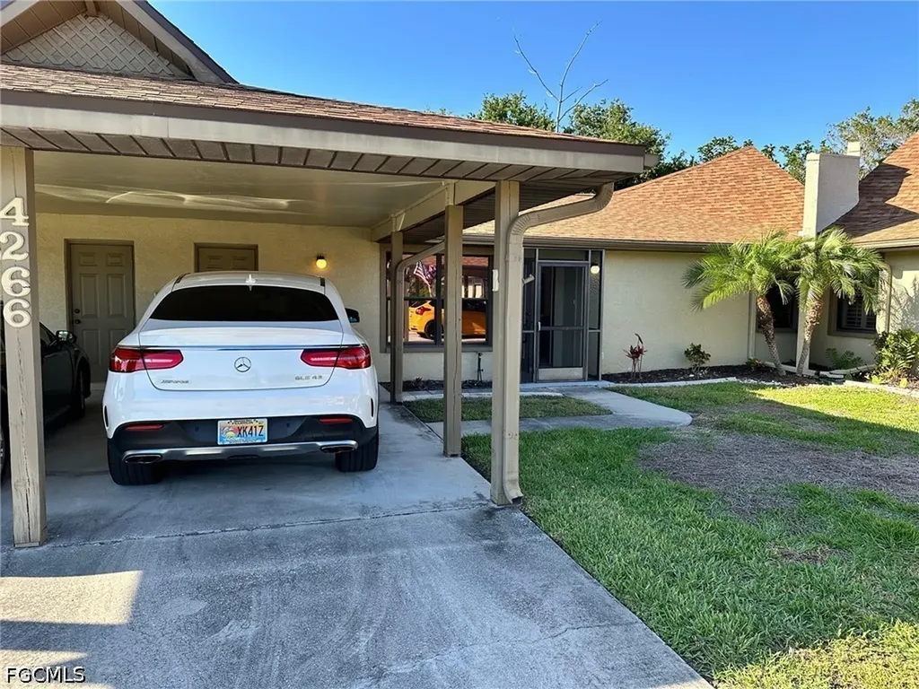 4266 Island Circle Fort Myers FL 33919