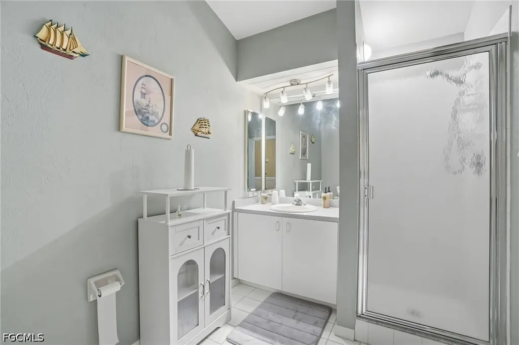 20 Cosmopolitan Drive Lehigh Acres FL 33936