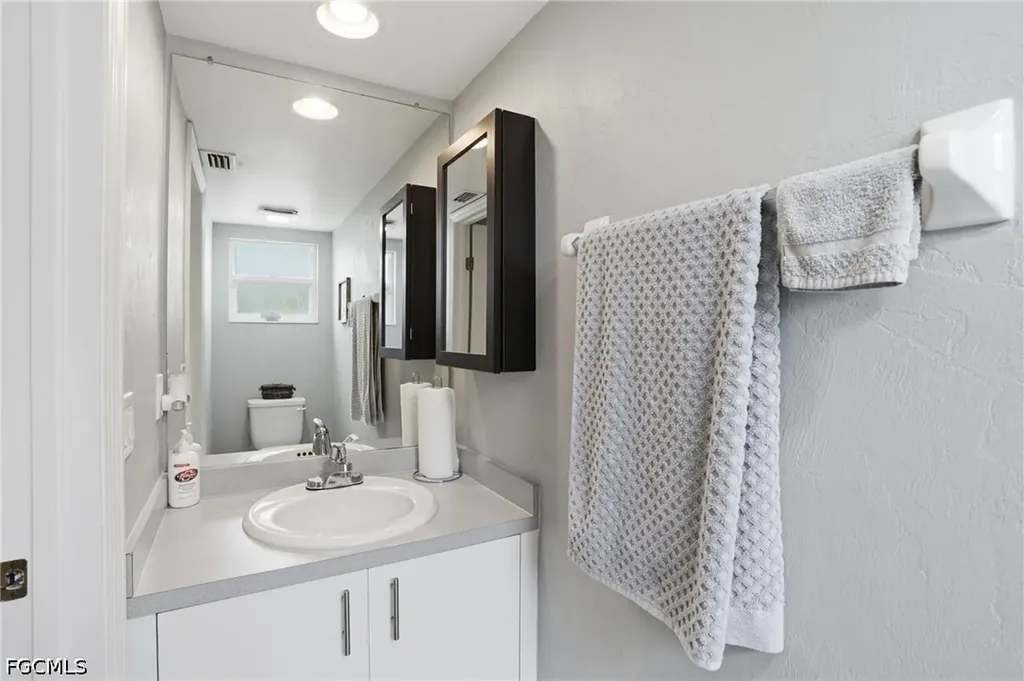 20 Cosmopolitan Drive Lehigh Acres FL 33936