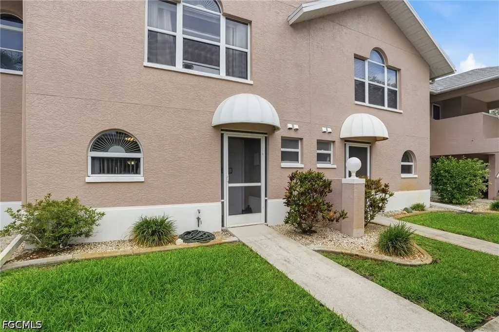 20 Cosmopolitan Drive Lehigh Acres FL 33936