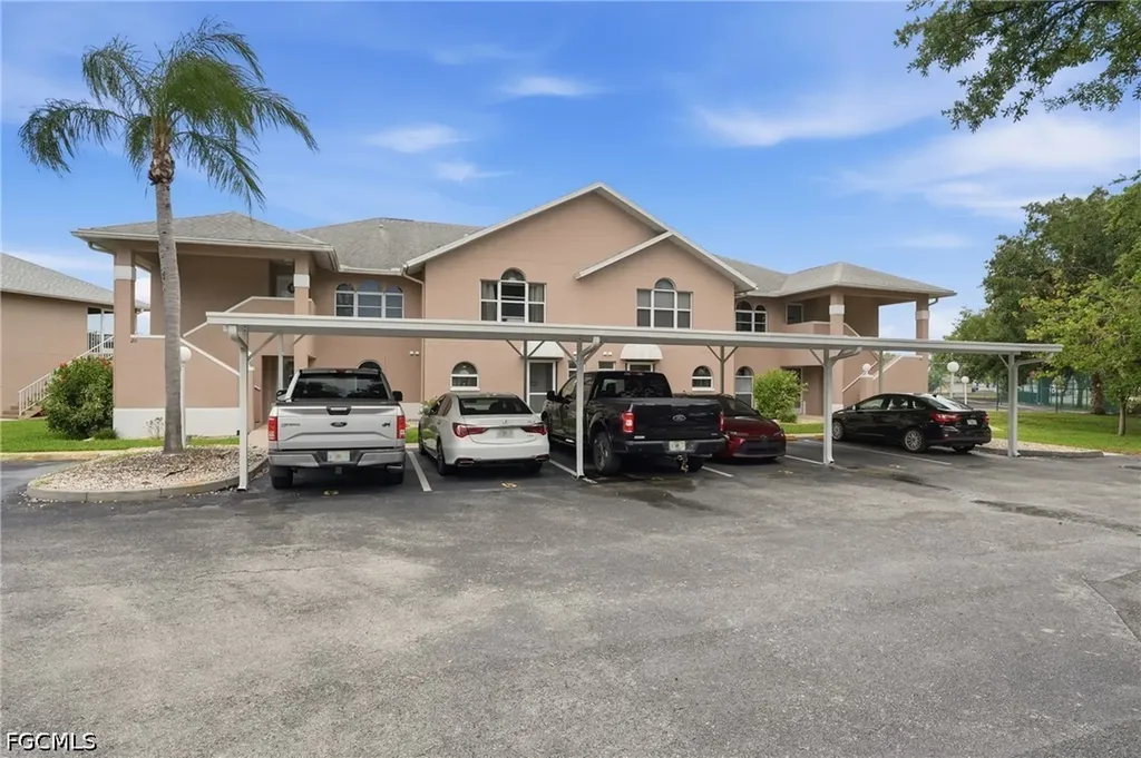 20 Cosmopolitan Drive Lehigh Acres FL 33936