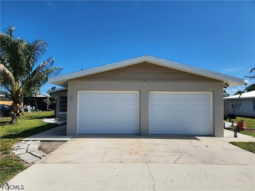 11370 & 11368 Summerwinds Court Fort Myers FL 33908