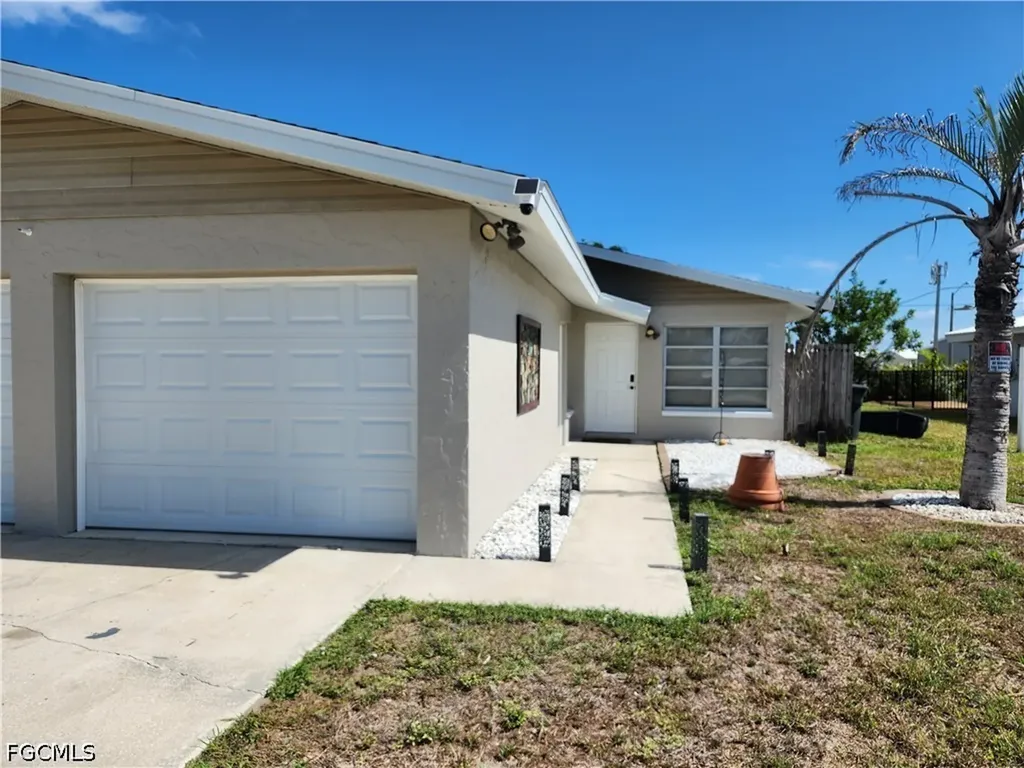 11370 & 11368 Summerwinds Court Fort Myers FL 33908