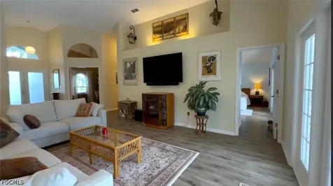 720 White Sand Drive NE ST. Petersburg FL 33703