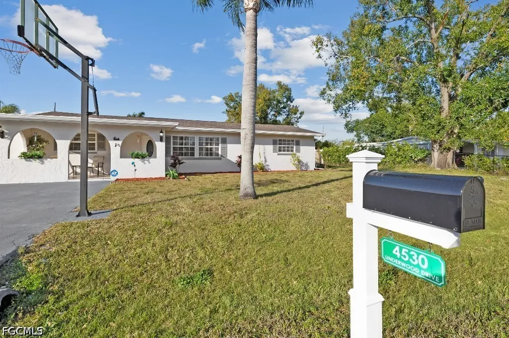 4530 Underwood Drive Fort Myers FL 33905