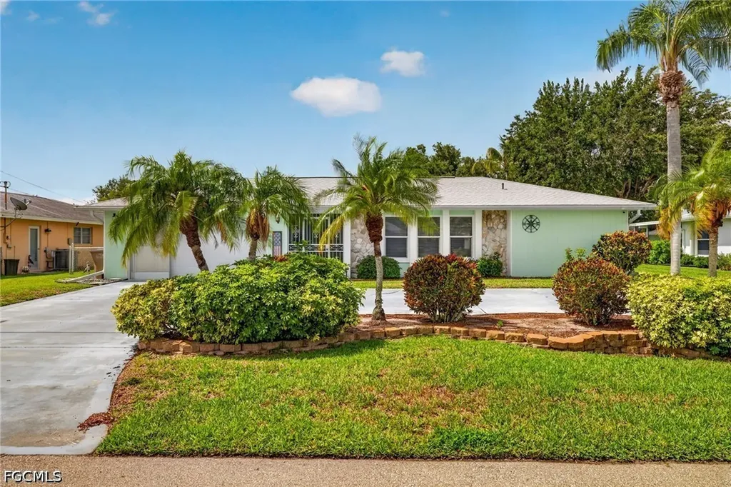712 SE 32nd Terrace Cape Coral FL 33904
