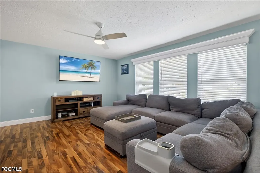 712 SE 32nd Terrace Cape Coral FL 33904