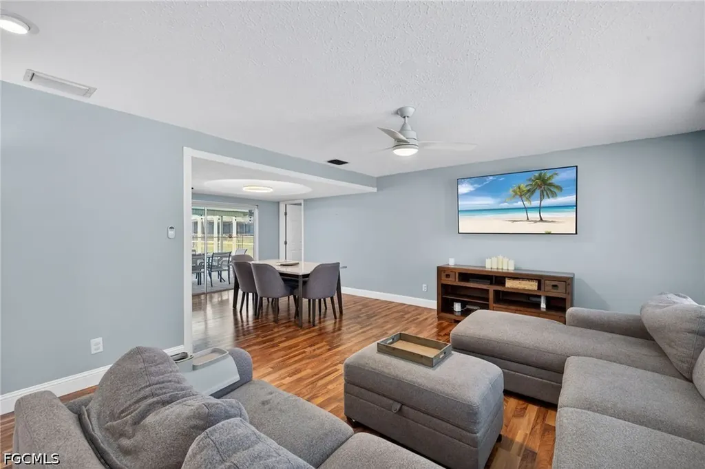 712 SE 32nd Terrace Cape Coral FL 33904