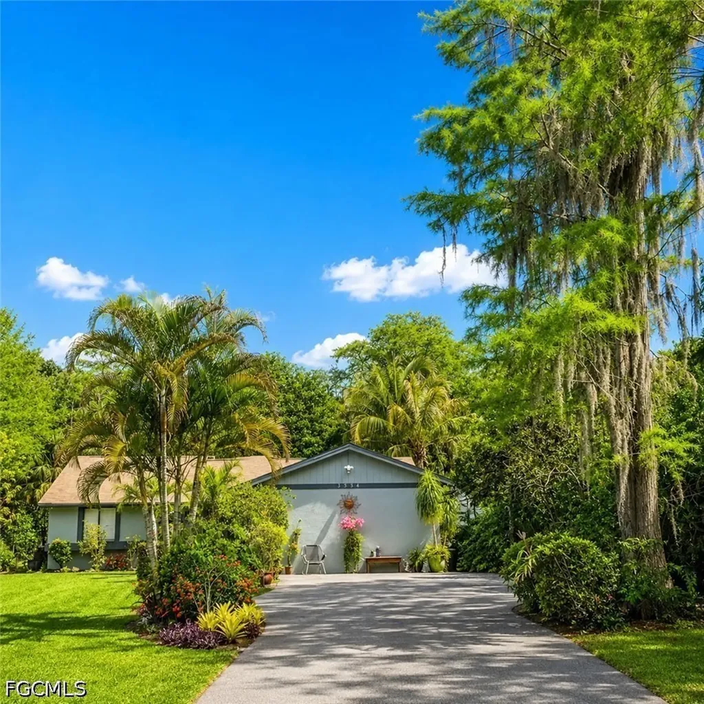 Naples FL, 3534 White Boulevard