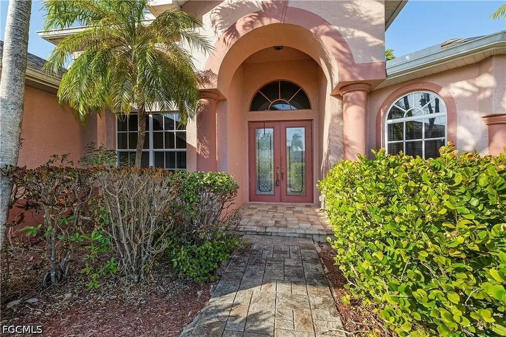 325 SE 21st Street Cape Coral FL 33990