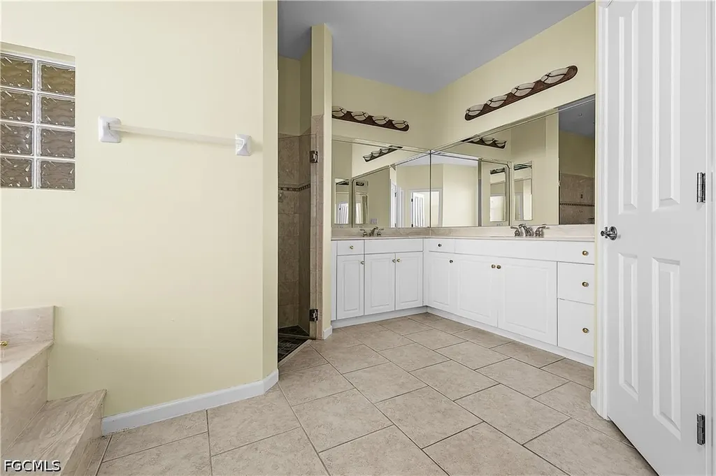 325 SE 21st Street Cape Coral FL 33990