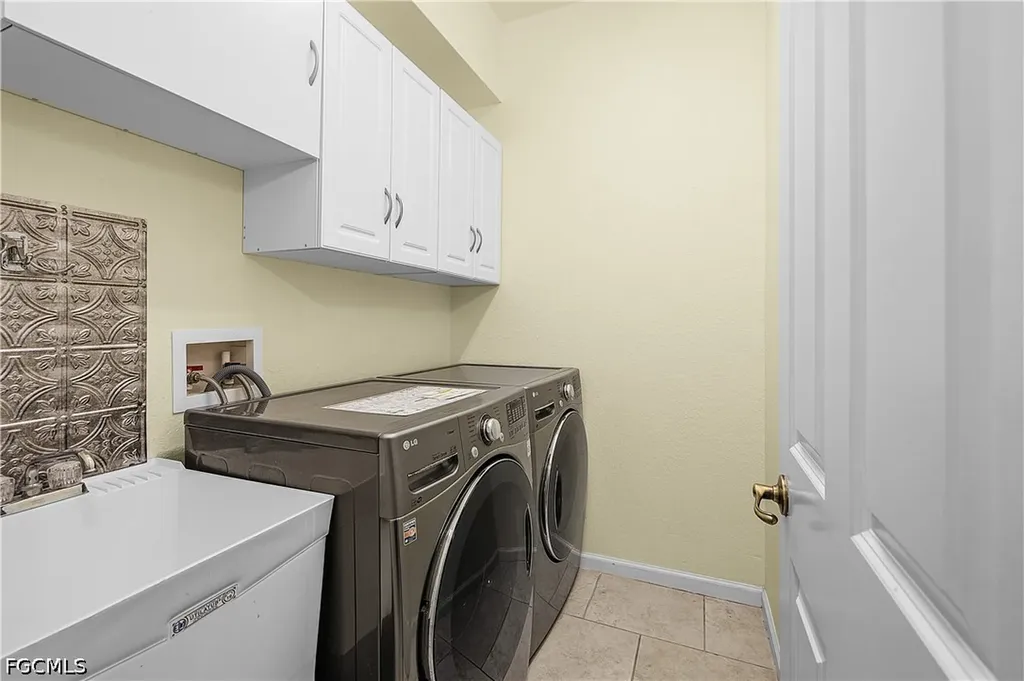 325 SE 21st Street Cape Coral FL 33990