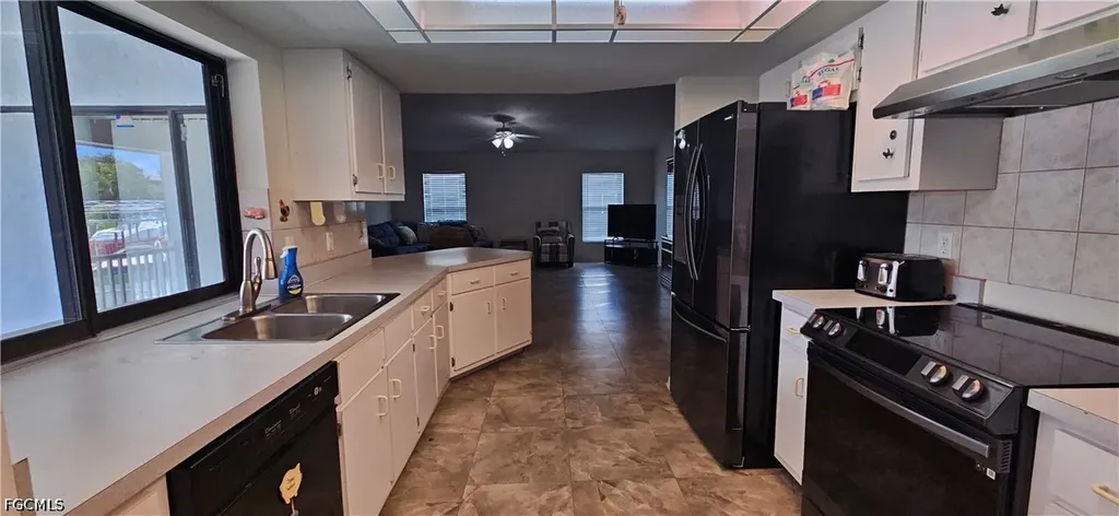 1203 SE 23rd Terrace Cape Coral FL 33990
