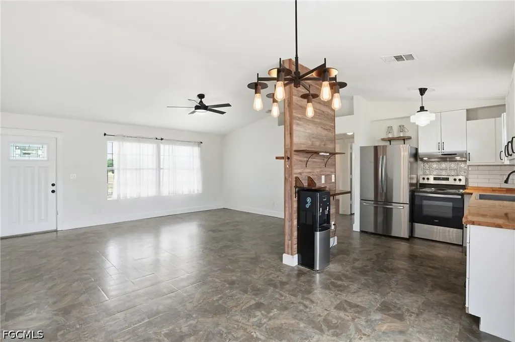 18 NW 26th Terrace Cape Coral FL 33993