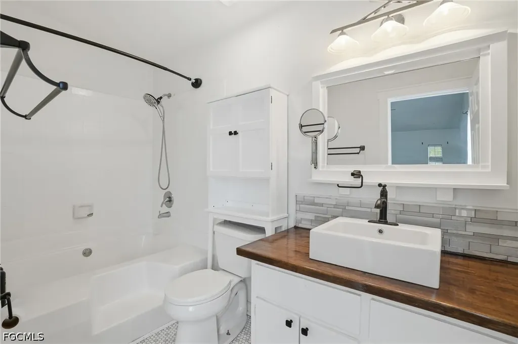 18 NW 26th Terrace Cape Coral FL 33993