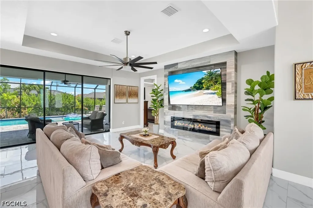 2827 SW 32nd Street Cape Coral FL 33914