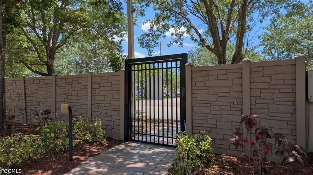 1806 Concordia Lake Circle Cape Coral FL 33909