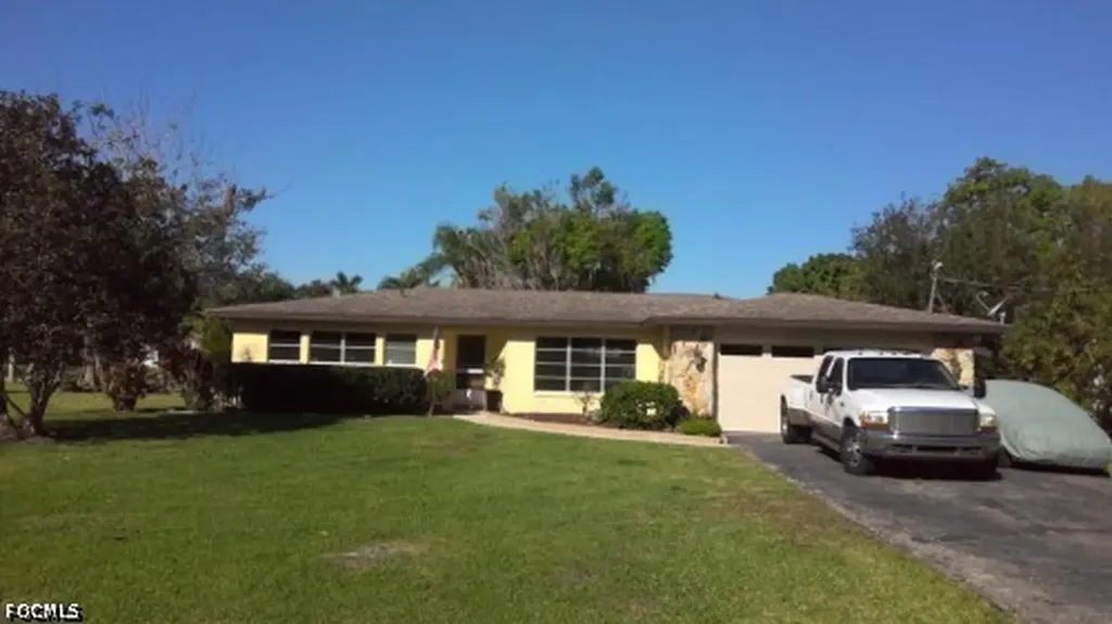 1870 Oak Drive Alva FL 33920