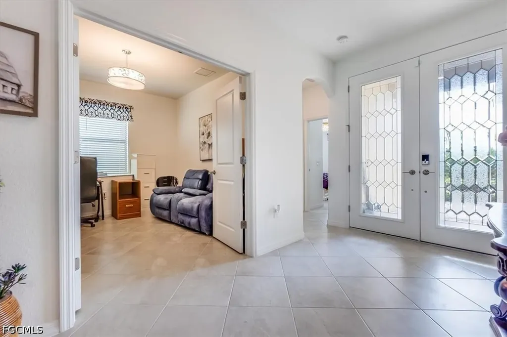 3335 Menores Way Fort Myers FL 33905