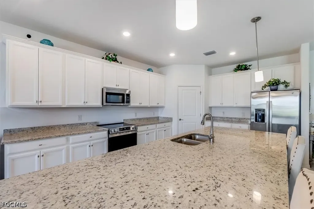 3335 Menores Way Fort Myers FL 33905