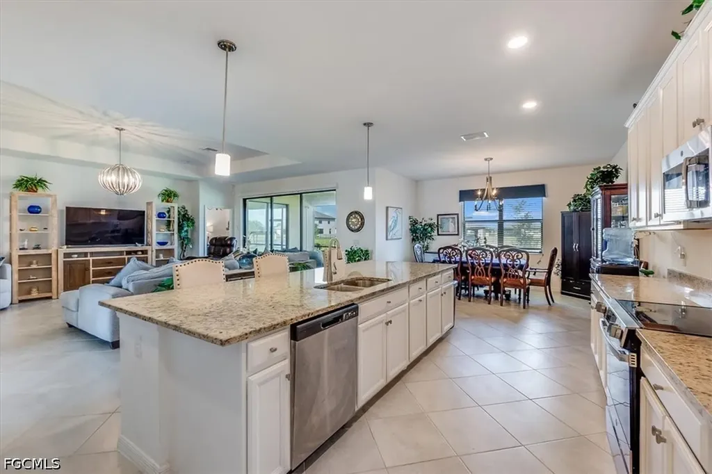 3335 Menores Way Fort Myers FL 33905