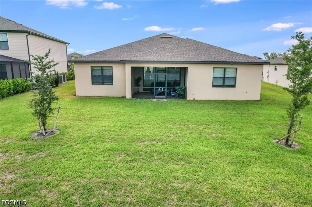 3335 Menores Way Fort Myers FL 33905