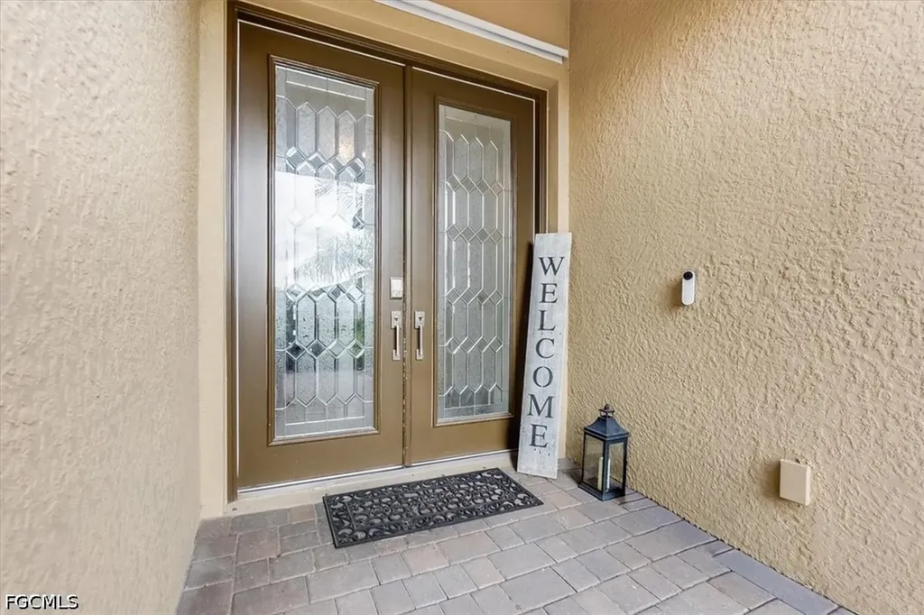 3335 Menores Way Fort Myers FL 33905