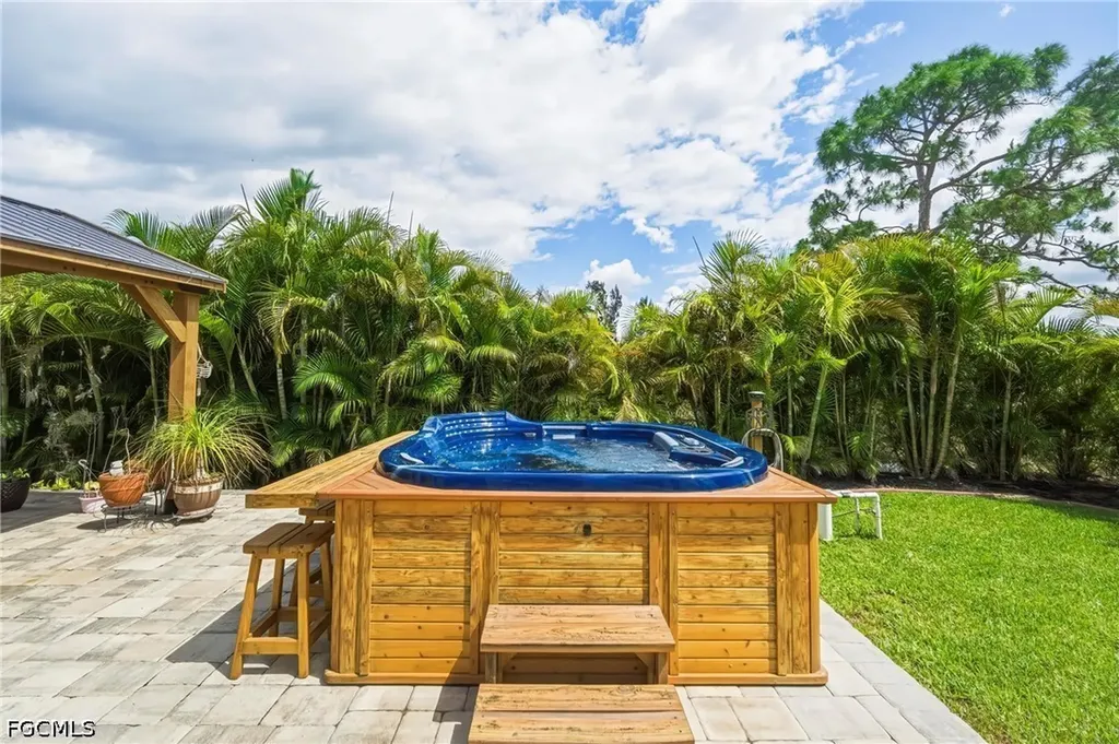 3233 NW 21st Street Cape Coral FL 33993