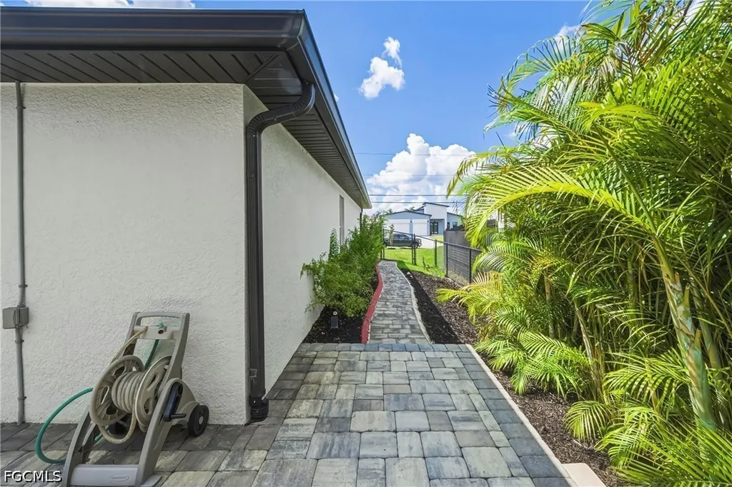 3233 NW 21st Street Cape Coral FL 33993