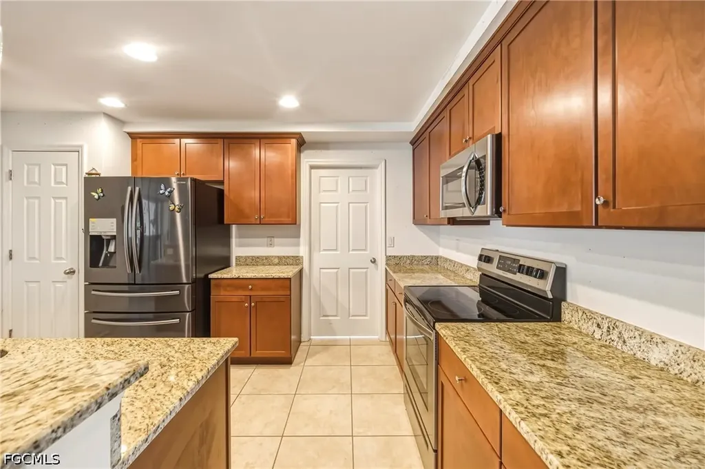 3233 NW 21st Street Cape Coral FL 33993