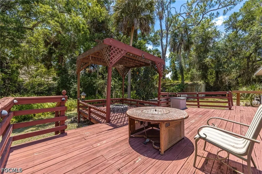 2411 Herzog Road Alva FL 33920