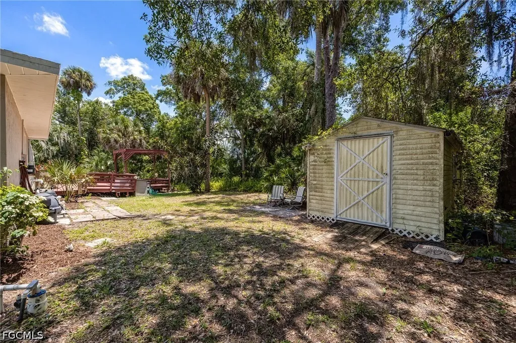 2411 Herzog Road Alva FL 33920