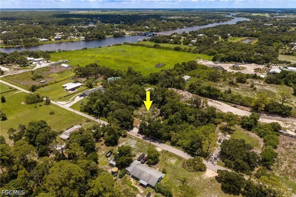 2411 Herzog Road Alva FL 33920