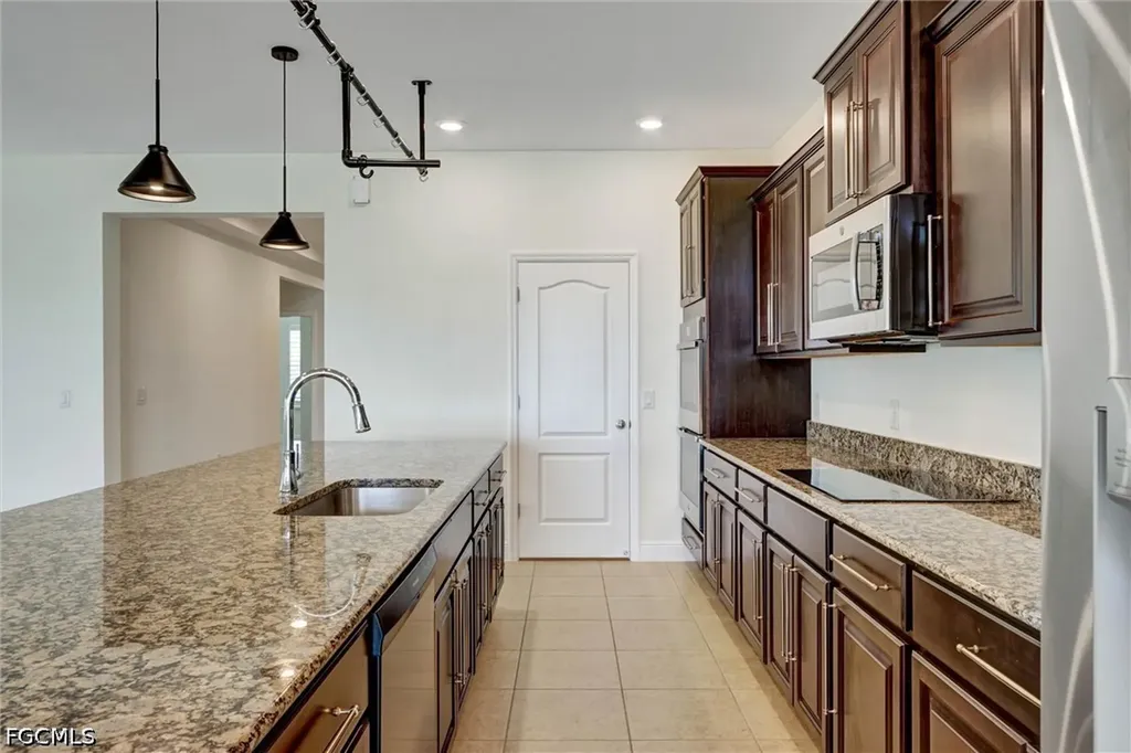 3731 NW 44th Place Cape Coral FL 33993