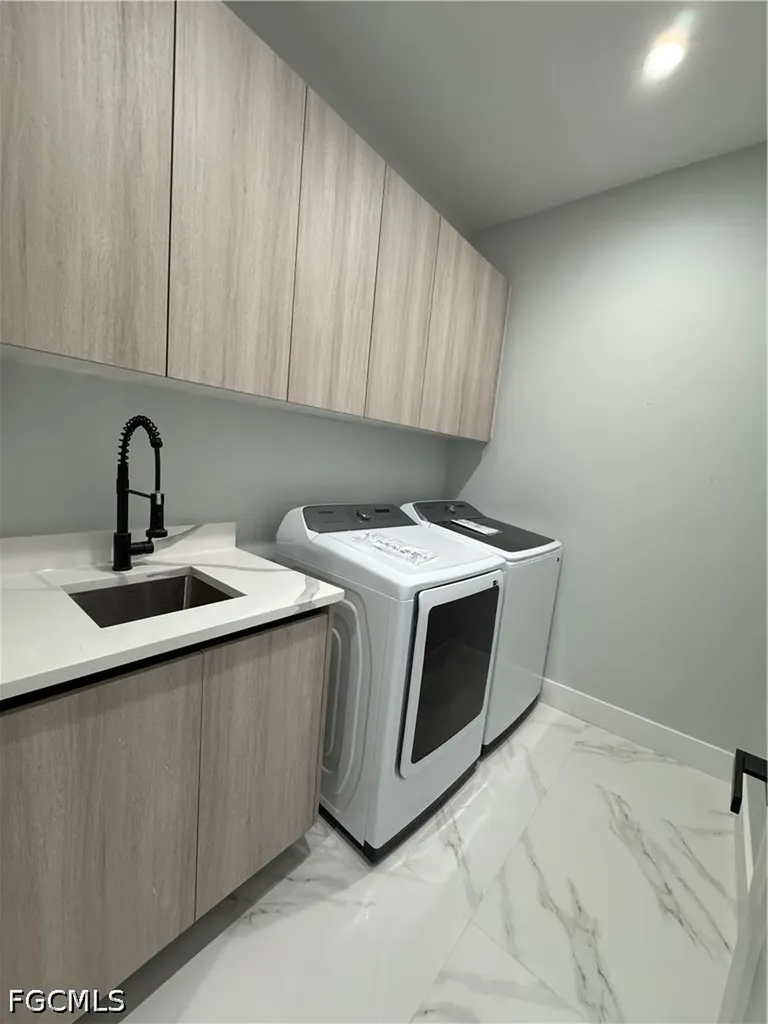 913 NE Juanita Place Cape Coral FL 33909