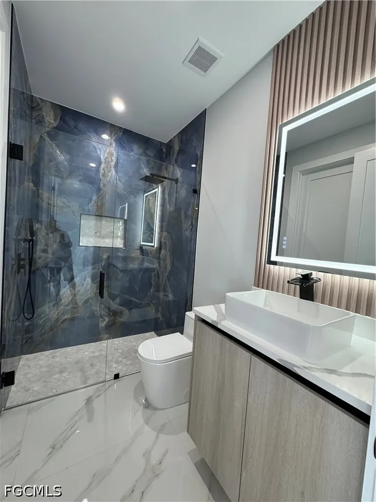 913 NE Juanita Place Cape Coral FL 33909