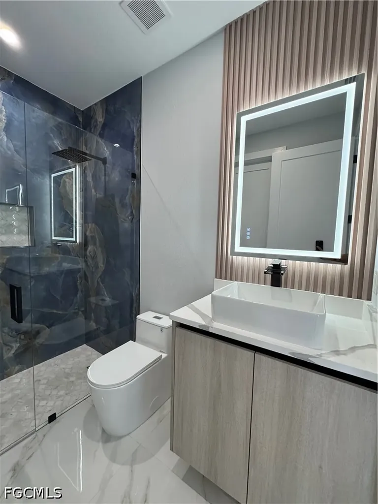 913 NE Juanita Place Cape Coral FL 33909