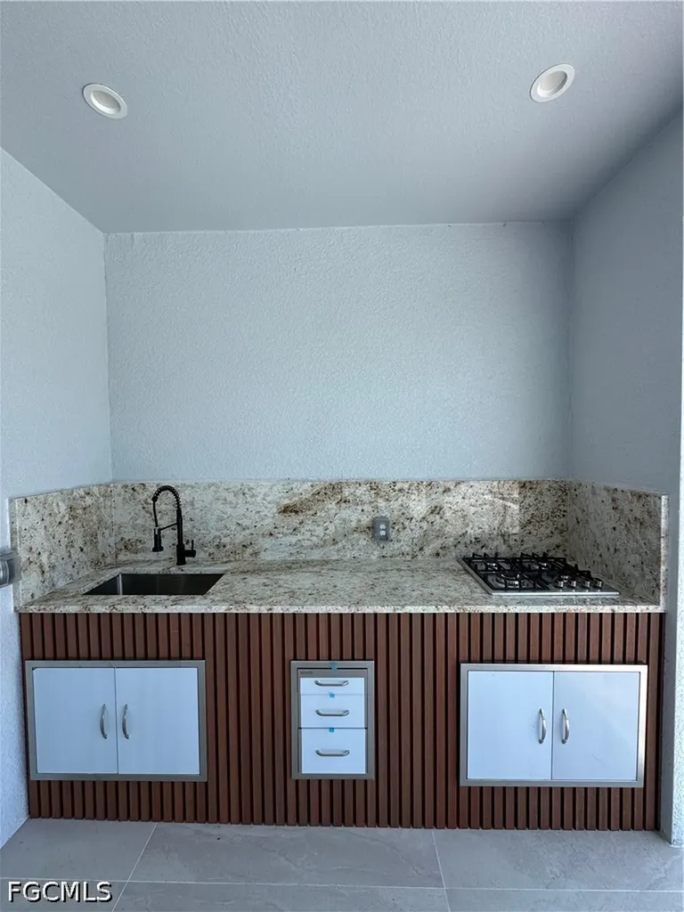 913 NE Juanita Place Cape Coral FL 33909