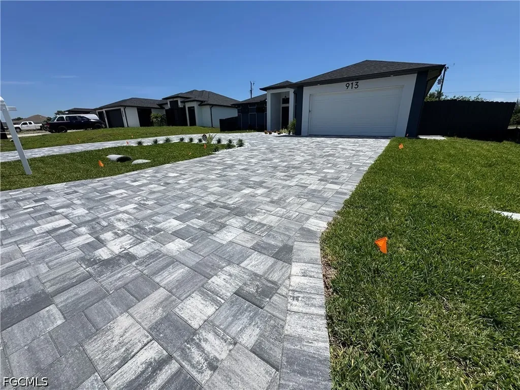913 NE Juanita Place Cape Coral FL 33909