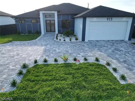 913 NE Juanita Place Cape Coral FL 33909