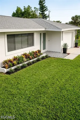 1212 SE 43rd Terrace Cape Coral FL 33904