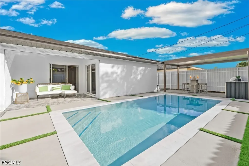 1700 SW Santa Barbara Place Cape Coral FL 33991
