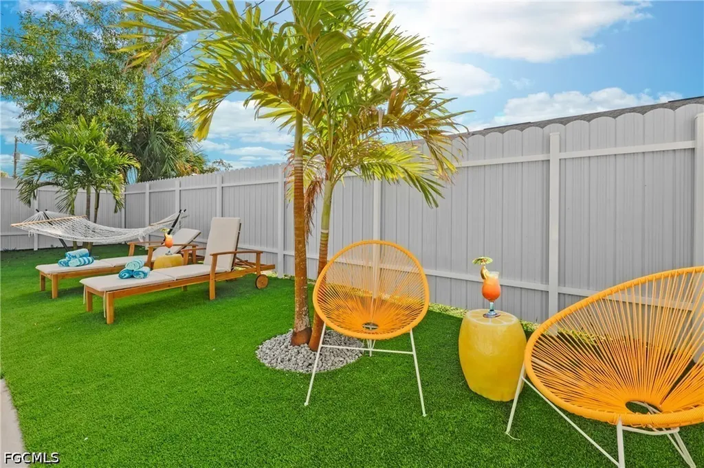 1700 SW Santa Barbara Place Cape Coral FL 33991