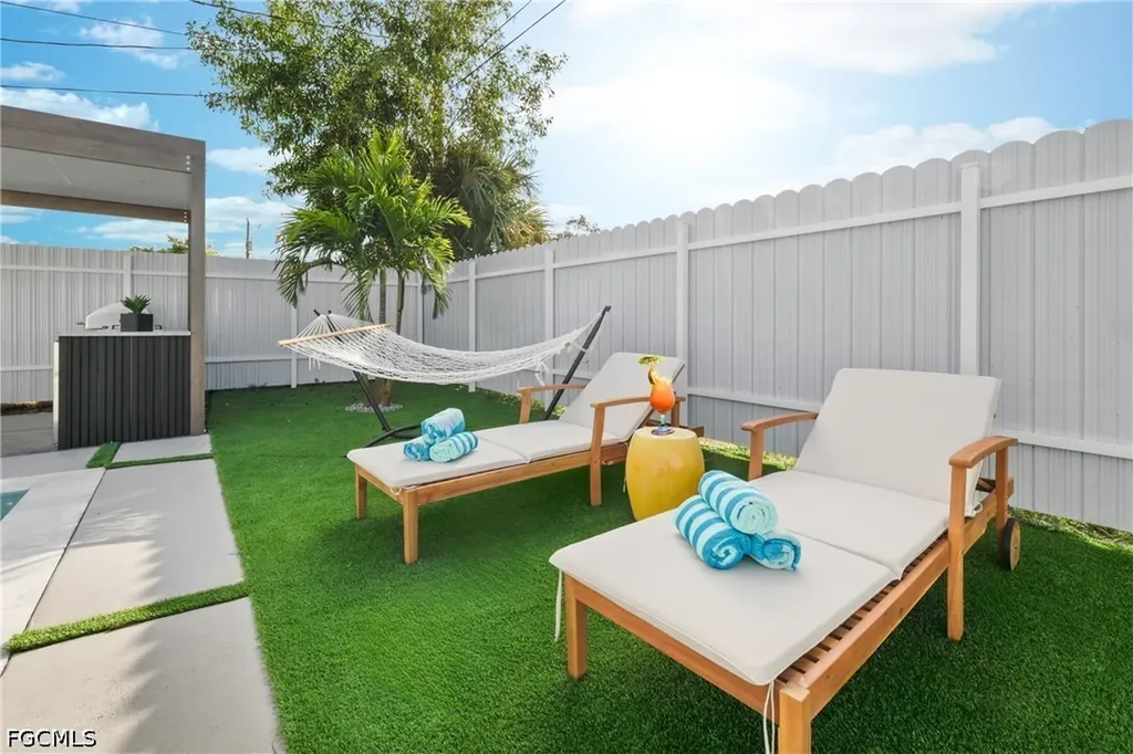 1700 SW Santa Barbara Place Cape Coral FL 33991