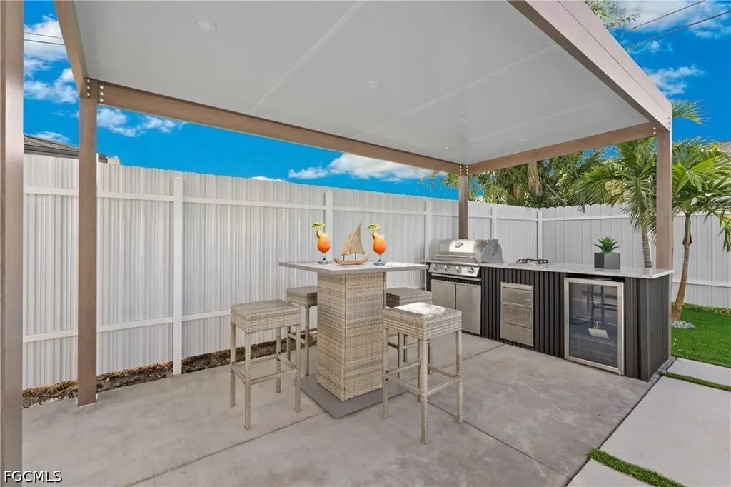1700 SW Santa Barbara Place Cape Coral FL 33991