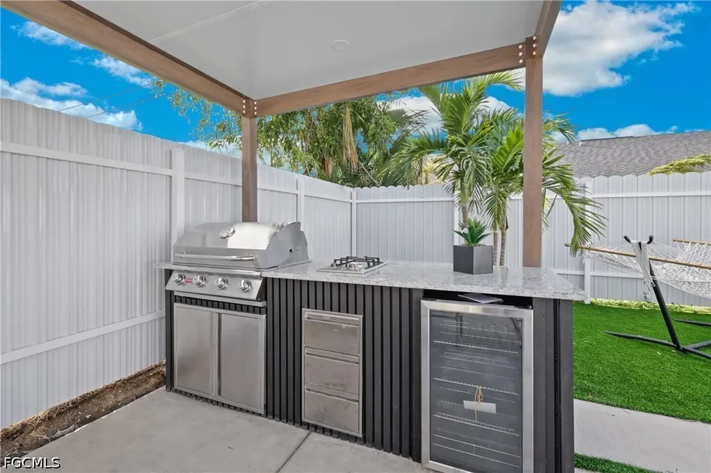 1700 SW Santa Barbara Place Cape Coral FL 33991