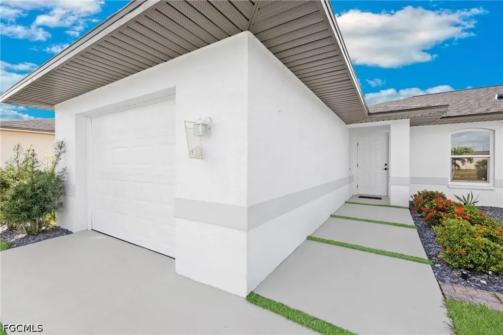 1700 SW Santa Barbara Place Cape Coral FL 33991